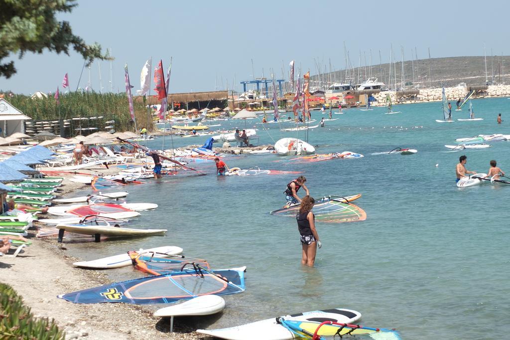 Lapis Port Surf Hotel Алачати Экстерьер фото